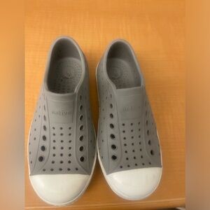 Native Shoes Size 11 in Gray for Toddler
